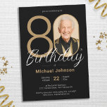 金ゴールドシンプルブラックカスタム写真80th Birthday Party 招待状<br><div class="desc">金ゴールドシンプルブラックカスタム写真80th Birthday Party Invitation.控えめなエレガンスとシックなミニマリズムを象徴する招待デザインで、あなたのマイルストーンのお祝いを高める。私たちの黒と金ゴールドのテーマは洗練され、あなたの特別な日のための洗練された雰囲気を作成する。カスタム写真機能はパーソナライズされたtouchを追加し、それぞれの招待が大切な思い出ユニークであることを保証する。デザインのシンプルさは全体的な魅力を高めはっきりした、クリーンなラインと黒と金ゴールドのアクセントのテイストなブレンドを通して声明を作る。すべての詳細がシンプルで見つかった美しいを反映するように慎重にキュレーションされ、大事な行事そのものと同じくらい時間のない思い出を作成するお祝いに参加しよう。</div>