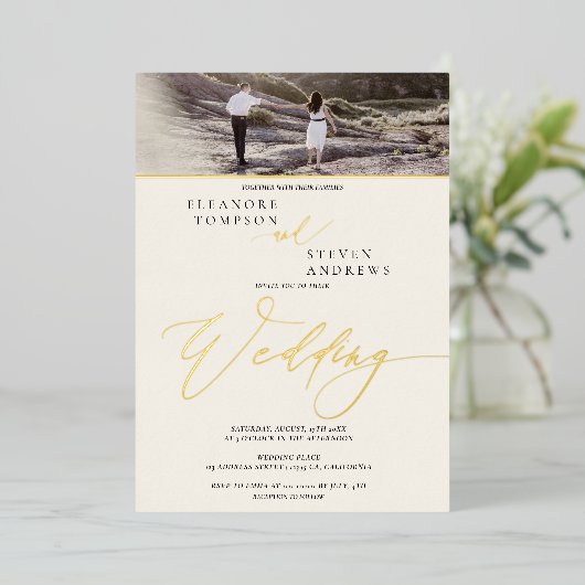 金ゴールドスクリプトアイボリー2枚の写真結婚の数 箔招待状 (立ち正面)