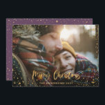 金ゴールドスクリプトスタークリスマス1枚のモダン写真 シーズンカード<br><div class="desc">金ゴールドスクリプトクリスマスは1枚のモダンホリデーカードを出す。スクリプト文字と金ゴールド効果デザインを使用すると、紫の背景色をスタイルに合わせて変更できます。</div>