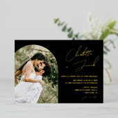 金ゴールドスクリプト文字名の黒い写真結婚の 箔招待状 (立ち正面)