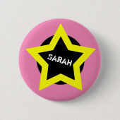 金ゴールドスター&トップファッション – サラ(名前) 缶バッジ (正面)