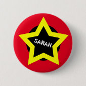 金ゴールドスター&トップファッション – サラ(名前) 缶バッジ (正面)