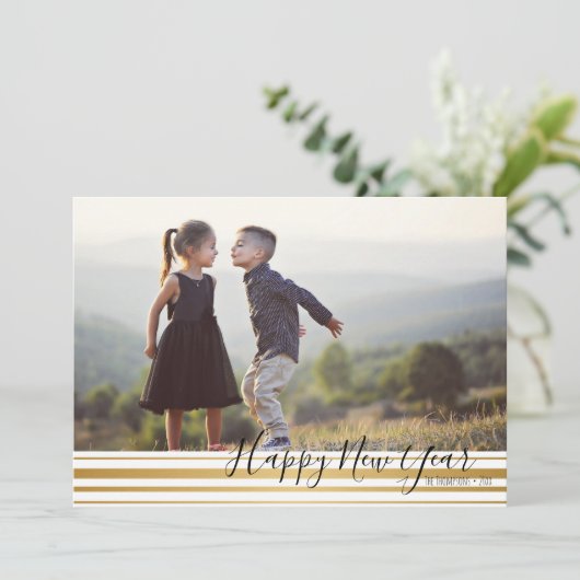 金ゴールドストライプのパターンHappy New Yearフォトカード シーズンカード (スタンド正面)