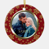 金ゴールドスノーフレークオンレッドホリデーテンプレート セラミックオーナメント (正面)