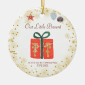 金ゴールドスノーフレーク私たちの小さな現在のオーナメント セラミックオーナメント (正面)