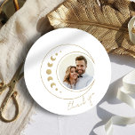 金ゴールドス結婚ラウンドサンキューカード サンキューカード<br><div class="desc">表現心を奪われた「金ゴールド天の丸い結婚サンキューカード」に感謝する。 白い素朴な背景の上に、これらのカードはクリーンでミニマルな魅力を放射する。黄金の三日月とカップルのカスタマイズ可能な写真は、中央のステージを取り、感謝を象徴し、あなたの特別な日の魔法を鏡する天の輝きを投げる。</div>