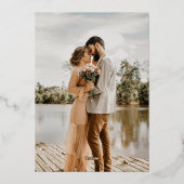 金ゴールドタイポグラフィレタリング結婚式日付の保存 箔招待状 (裏面)