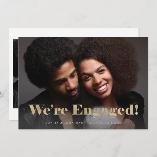 金ゴールドタイポグラフィ2枚の写真婚約のお知らせ 招待状 (正面/裏面)