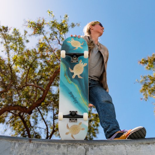 金ゴールドタートトバルティール（緑がかった色）インク瑪瑙モノグラム。  スケートボード (室外1)