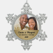 金ゴールドダマスク1stクリスマス一緒に写真 スノーフレークピューターオーナメント (正面)