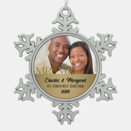 金ゴールドダマスク1stクリスマス一緒に写真 スノーフレークピューターオーナメント (正面)