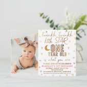 金ゴールドトゥインクルトゥインクルリトルスターフォト誕生日 招待状 (スタンド正面)