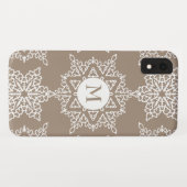 金ゴールドトーンスノーフレークスクリスマスモノグラム Case-Mate iPhoneケース (裏面(横))
