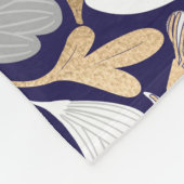 金ゴールドネイビーホワイトフローラリーフイラストレーションパターン フリースブランケット (角)