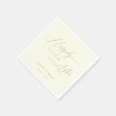 金ゴールドパーソナライズされたがアイボリーの後に楽しく結婚なる スタンダードカクテルナプキン (角)