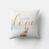 金ゴールドパーソナライズされたレッドベビー外は寒い クッション (裏面)