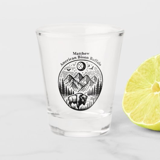 金ゴールドビソンが月明かりの山の空を徘徊 ショットグラス (正面)