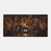 金ゴールドビームの幾何学的なスパーリー宇宙モノグラム デスクマット (正面)