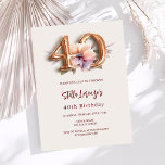 金ゴールドピーチフローラベージュバジェット40歳の誕生日<br><div class="desc">40モダン歳のスタイリッシュ誕生日に、魅力的で魅力的な招待状。ベージュ色の背飾景、桃と紫の水色の花。名前は手書文字のスタイルスモダンクリプト付き。カスタマイズしてパーティー詳細を追加する。40番はバ書ロンスタイルフォント、スクリプト付き。1枚= 1枚の招待状を印刷したエッジからエッジ</div>
