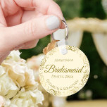 金ゴールドフリルオンクリームブリデシュ結婚メイドのギフト キーホルダー<br><div class="desc">これらのキーホルダーは与え、あなたの結婚式のパーティーで花嫁に好意として設計されている。アイボリーやクリーシンプルム色の背景を持つエレガントデザイン、金ゴールドスクリプトのレタリング、そして金の箔のフローラレースのようを含むフェイクを備え縁どている。文字は、彼女の名前、カップルの名前と日付の宇宙を持つ"Bridesmaid"結婚と言う。特別な日感謝していに参加するための完璧な方法！</div>