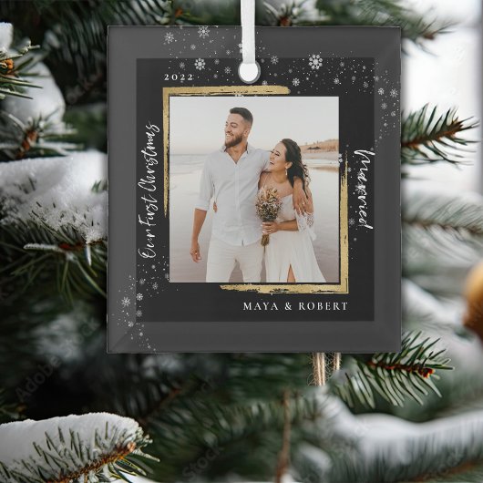 金ゴールドフレーム写真の私たちの初めてのクリスマス 結婚した   ガラスオーナメント