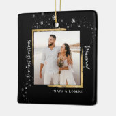 金ゴールドフレーム写真の私たちの初めてのクリスマス 結婚した  セラミックオーナメント (左)