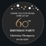 金ゴールドブラックテーマ60th birthday party ラウンドシール<br><div class="desc">この洗練されたス祝テッカーは60節目の誕生日。文字は完全にカスタマイズ可能で、必要に応じて簡単にのまわりに移動できる。おもしろいを持って、私たちの店からこのデザインのための調整要素を見つける。（チェックアウトする招待がある場合）。 このステッカーを使用して、ゲストに贈り物や特別な贈り物を提供する。</div>