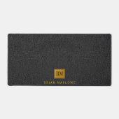 金ゴールドブラックモノグラムブラックフェイクレザー デスクマット (正面)