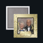 金ゴールドブラック50周年結婚記念写真 マグネット<br><div class="desc">金ゴールドと黒の色と様々なデザイン画像カスタム、形状、模様、スタイルやフォントを持つ華やかな金ゴールドテーマを特徴とするデジタルデザイン50周年記念フォトスクエアマグネット。カスタマイズ可能なエレガント文字レタリングと写真の挿入を備え来た、この魅力的なデザインは独自の特別な機会に適した完全。この店を通し結婚て購入できる盛大な金ゴールド50周年記念コレクションからアクセサリーとギフトのアイディアを揃え結婚て、思い出に残るお祝いを完成させる。</div>