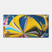 金ゴールドブルーピンクフラワーモノグラム液化抽象芸術 デスクマット (正面)