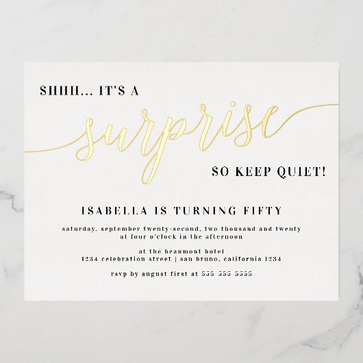 金ゴールドホイスタイリッシュルスクリプトサプライズ誕生日パーティー 箔招待状ポストカード (正面)