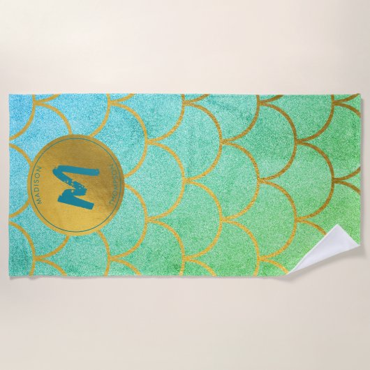金ゴールドマーメイドはかりで測ティール（緑がかった色）グリッターパターンモノグラム ビーチタオル (正面)