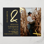 金ゴールドモダンアンパサンド写真結婚式の日付を保存 箔招待状ポストカード (正面)