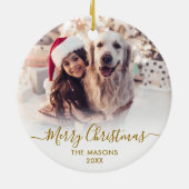 金ゴールドモダンスクリプトホワイト2写真メリークリスマス セラミックオーナメント (裏面)