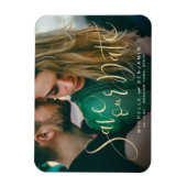 金ゴールドモダンスクリプト写真の結婚式の日付を保存 マグネット (縦)