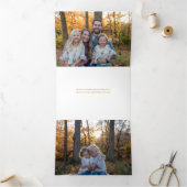 金ゴールドモダンハッピーホリデーズツーフォト 三つ折りクリスマスカード (内部)