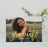 金ゴールドモダンブラシ付きスクリプトフォト卒業パーティー 箔招待状 (立ち正面)