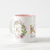金ゴールドモダンモノグラムK水彩フローラリース ツートーンマグカップ (正面左)