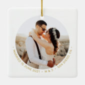 金ゴールドモダンレタリングミセス・初めてのクリスマス セラミックオーナメント (裏面)