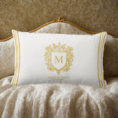 金ゴールドモノグラムクレスト ランバークッション