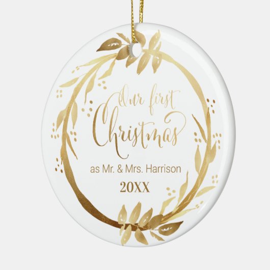 金ゴールドリース |写真のミスター&ミセスとしての私たちの最初のクリスマス セラミックオーナメント (左)