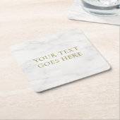 金ゴールドルックエレガント文字ホワイトマーブルテンプレート スクエアペーパーコースター (アングル)