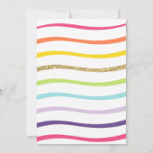 金ゴールドレインボーアートパーティードレスのための混乱誕生日 招待状 (裏面)