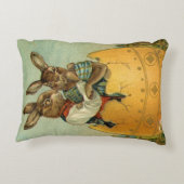 金ゴールド卵のヴィンテージイースタービクトリアン アクセントクッション (裏面)