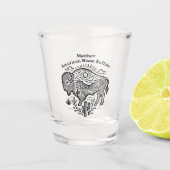 金ゴールド水牛の山の近くの太陽の下の放牧 ショットグラス (正面)