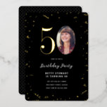 金ゴールド紙吹雪と写真50th Birthday Party 箔招待状<br><div class="desc">金箔50バースデーパーティ招待状のデザインに沿ってクラシック紙吹雪とと縁どの写真カスタム。</div>