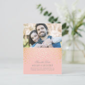 金ゴールド紙吹雪エレガントピンク写真Save the Date 案内ポストカード (スタンド正面)