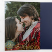 金ゴールド紙吹雪ネイビー青タイポグラフィ写真結婚の 三つ折り招待状 (内部最初)