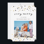 金ゴールド紙吹雪星 | 休日のフォトカード シーズンカード<br><div class="desc">星メリー | 金ゴールド、白黒コンテンポラリーの写真カード。Elke Clarke ©その他のスタイルやカラーはwww.zazzle.com/epclarkeの当店でご利用いただけます。おもしろい、モダン紙吹雪ホイル（印刷写真エフェクト）金ゴールドスターのパターンとデザイナーのクラシック手書きスクリプトのフォントの中の"非常メリー"という単語を持つ白黒の休日のフォトカード。</div>