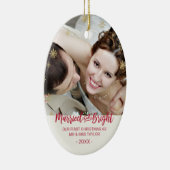 金ゴールド結婚したスノーフレークと明るい新婚ホリデー セラミックオーナメント (右)